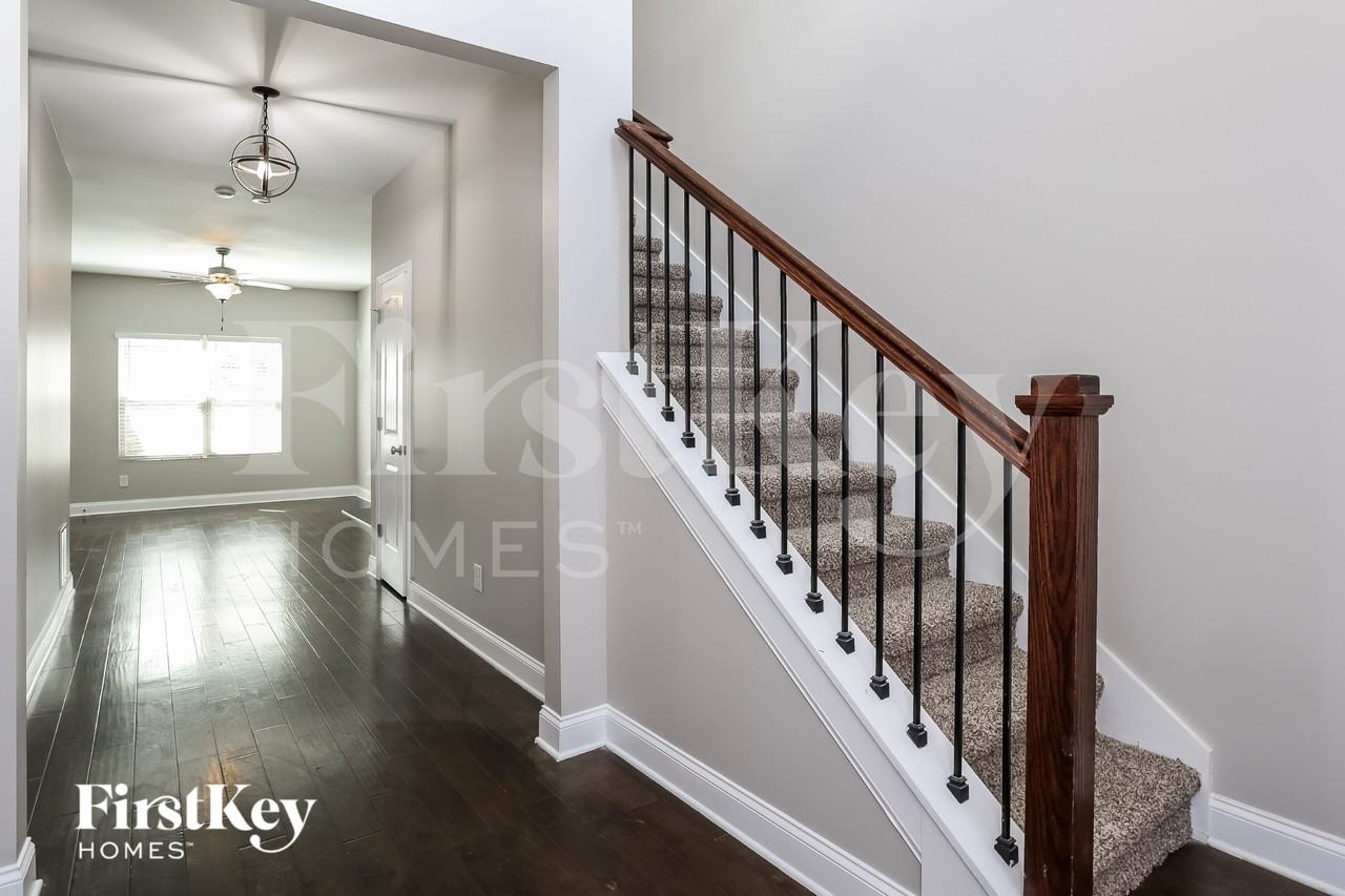 4186 Woodland Park Dr SW - Photo 2 of 15