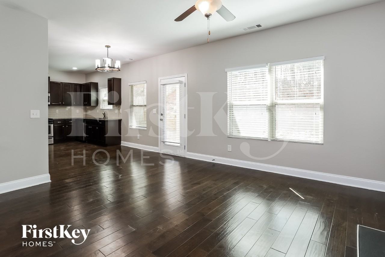 4186 Woodland Park Dr SW - Photo 6 of 15