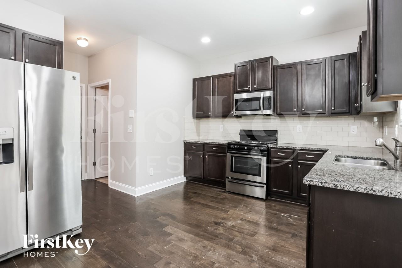 4186 Woodland Park Dr SW - Photo 7 of 15