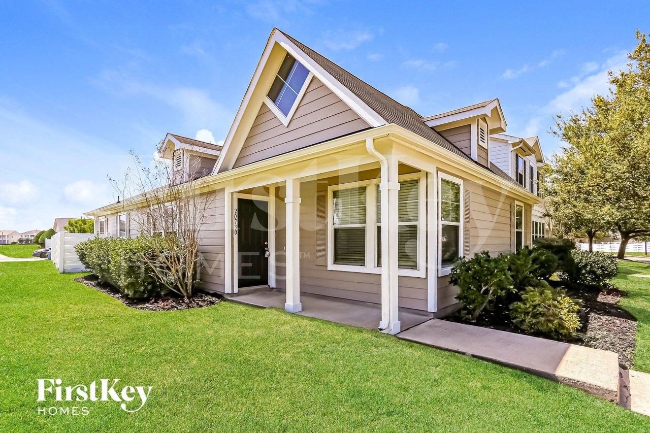 20730 Settlers Lake Cir N - Photo 2 of 15