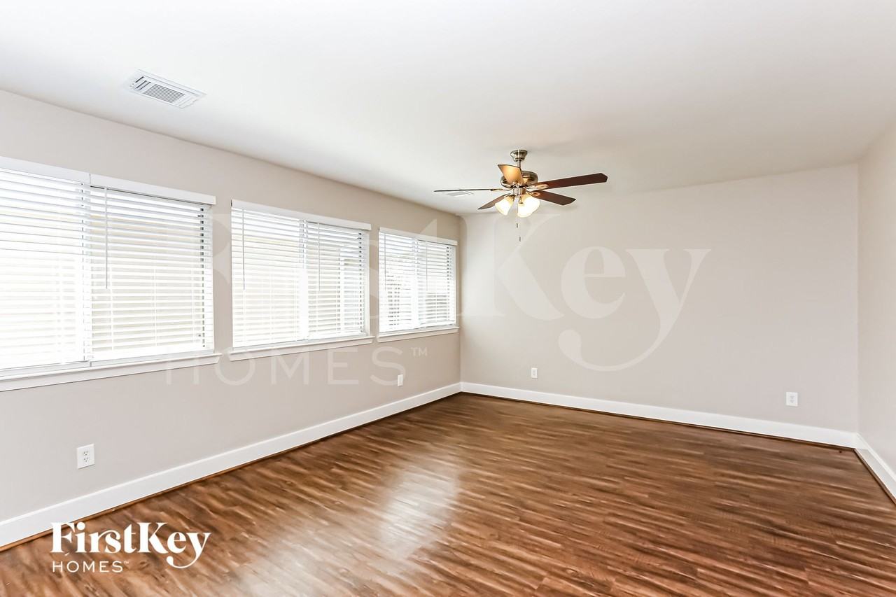 20730 Settlers Lake Cir N - Photo 4 of 15