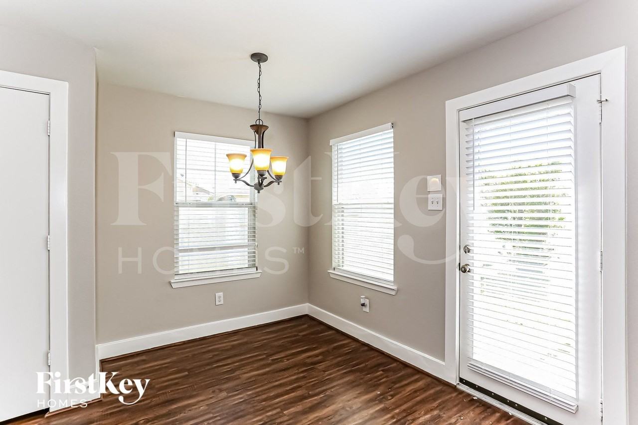 20730 Settlers Lake Cir N - Photo 5 of 15