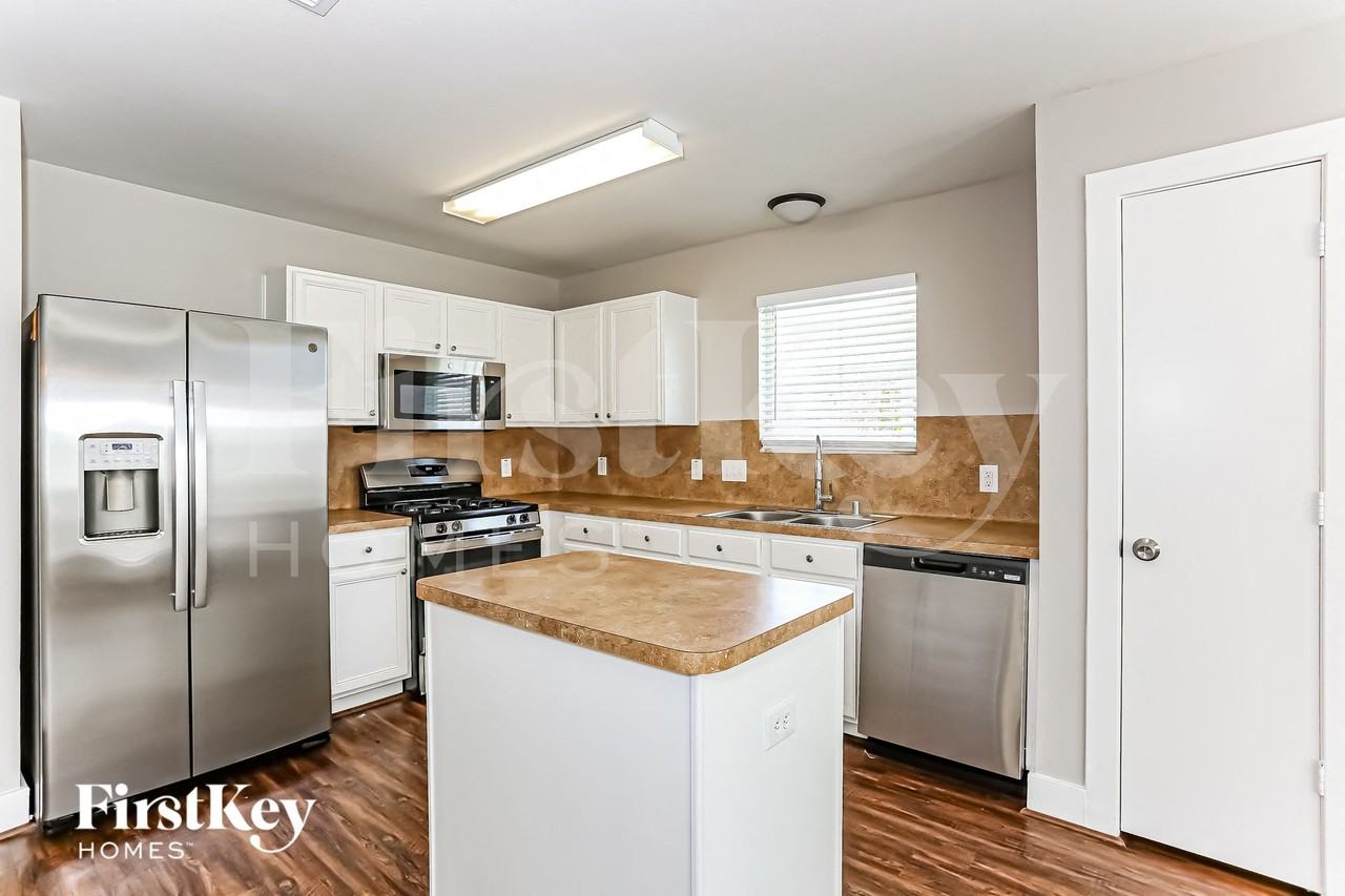 20730 Settlers Lake Cir N - Photo 6 of 15