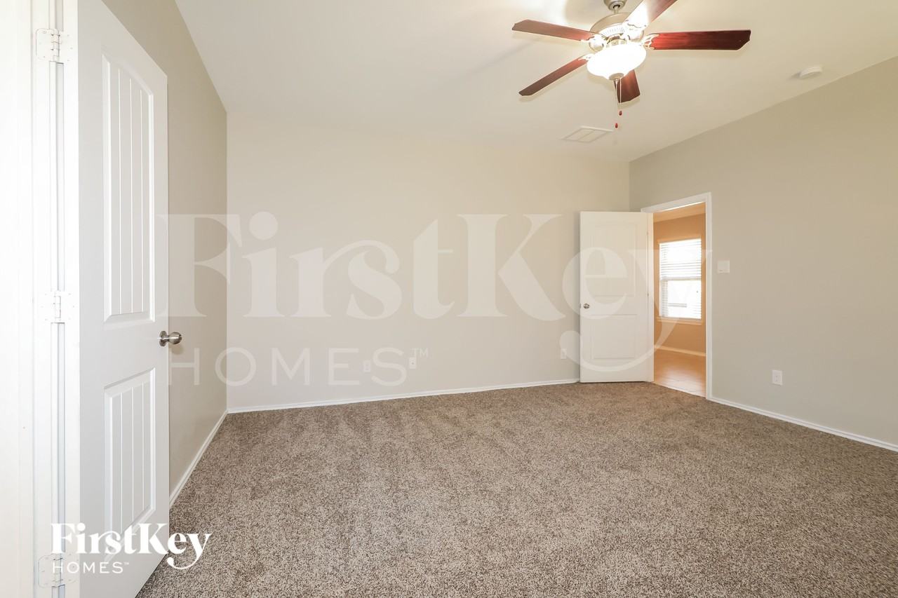 8418 Coral Cove Pass Ln - Photo 6 of 15