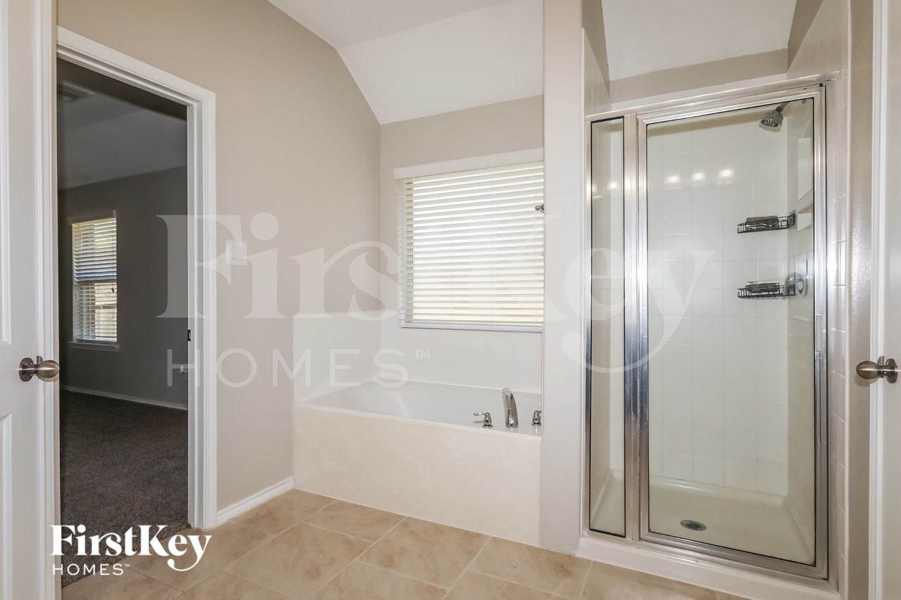 8418 Coral Cove Pass Ln - Photo 7 of 15