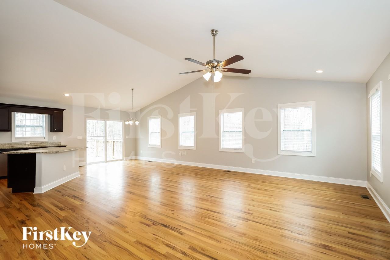 7761 Sarah Dr - Photo 3 of 15