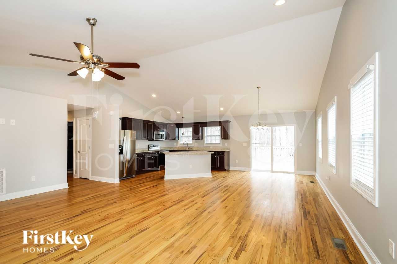 7761 Sarah Dr - Photo 4 of 15