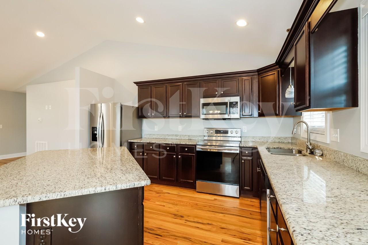 7761 Sarah Dr - Photo 6 of 15