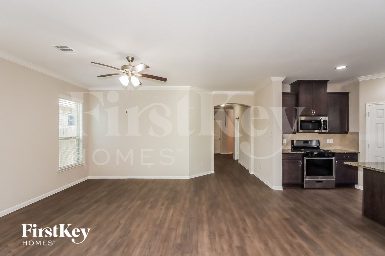 2201 Windy Grove Dr - Photo 4 of 15