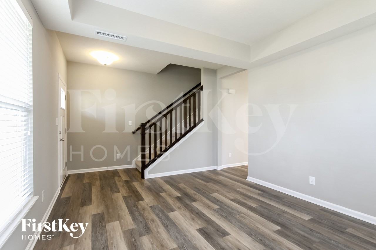 8044 Borland Dr - Photo 3 of 15