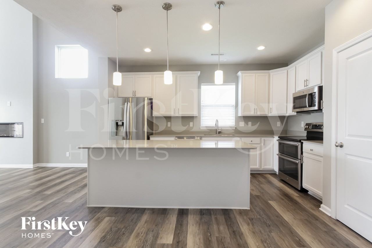 8044 Borland Dr - Photo 4 of 15