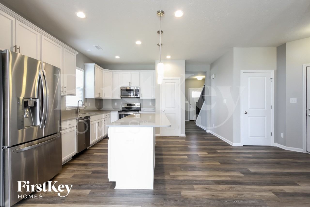 8044 Borland Dr - Photo 5 of 15