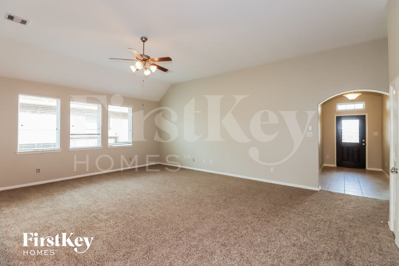 1500 Foshee Ct - Photo 3 of 15