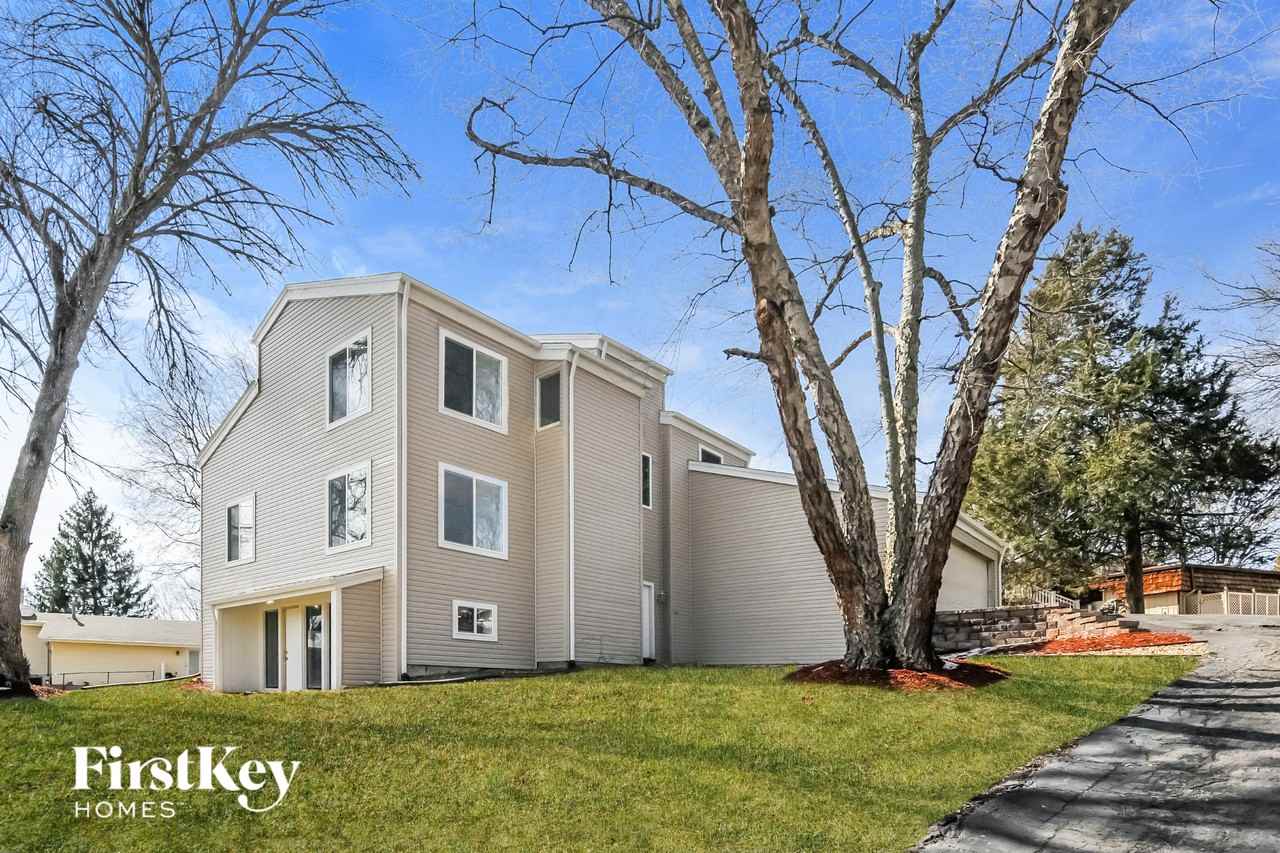 11 Saint Valery Court - Photo 2 of 14
