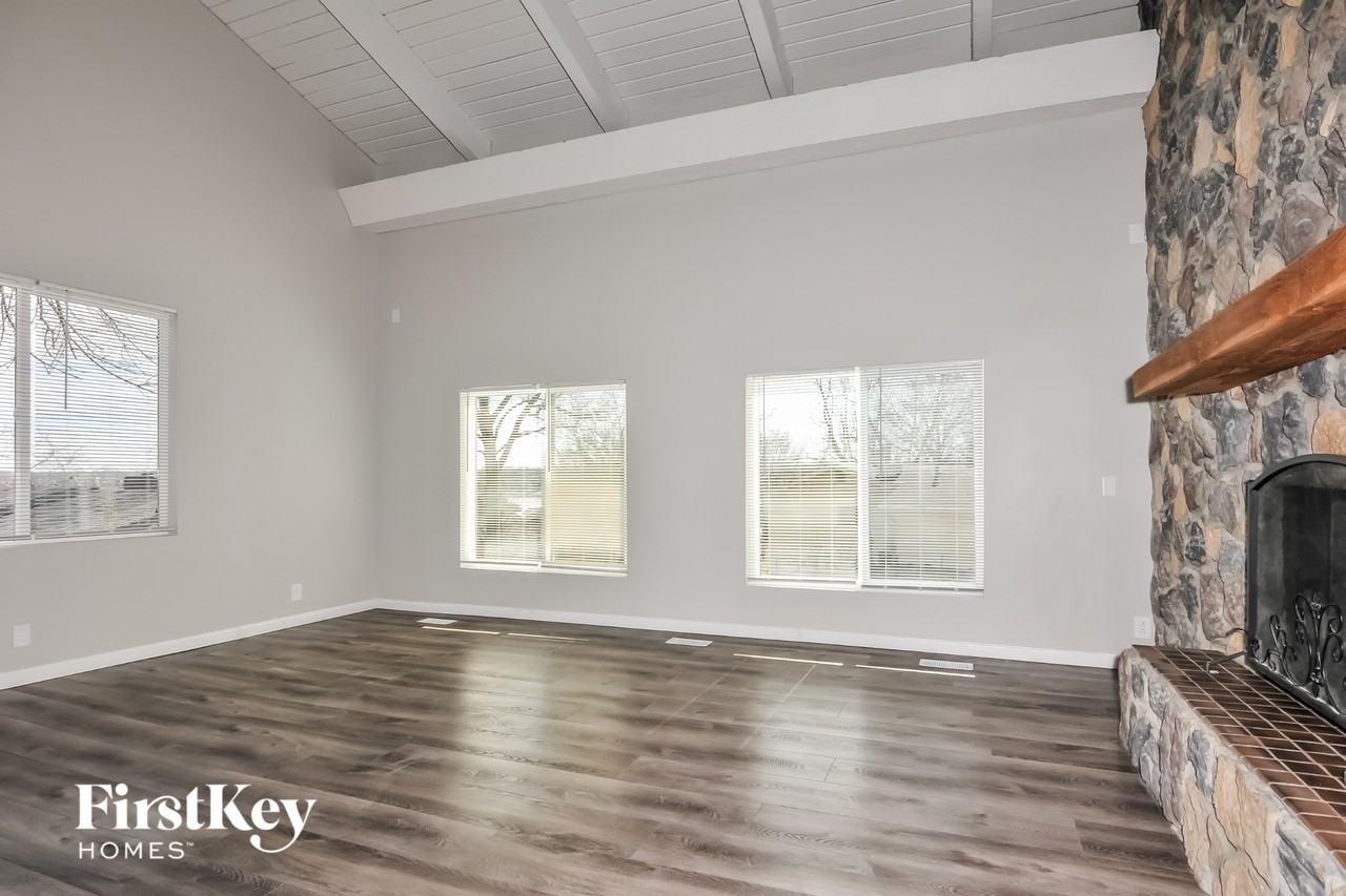11 Saint Valery Court - Photo 3 of 14