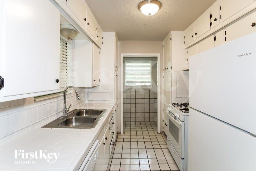 616 Pinto Ln - Photo 5 of 18