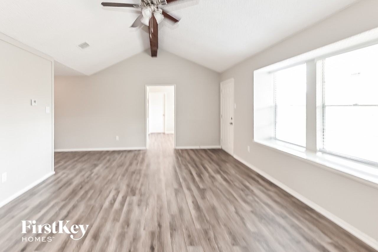 8222 Streamside Dr - Photo 3 of 15