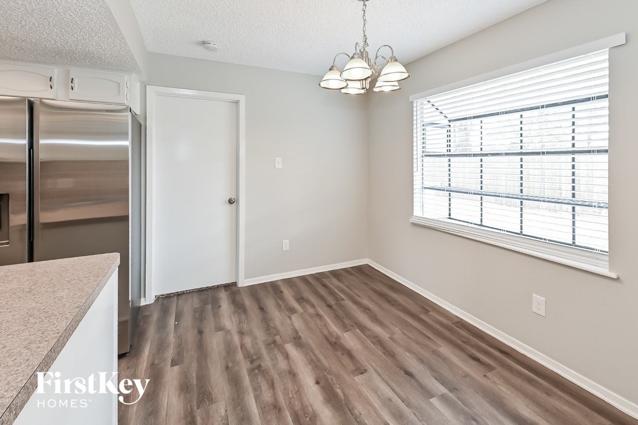 8222 Streamside Dr - Photo 5 of 15