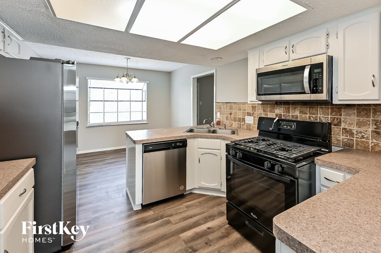 8222 Streamside Dr - Photo 6 of 15