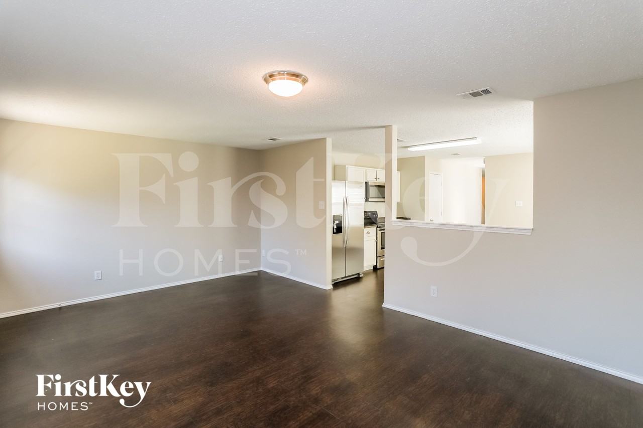 5705 Addington Dr - Photo 3 of 15