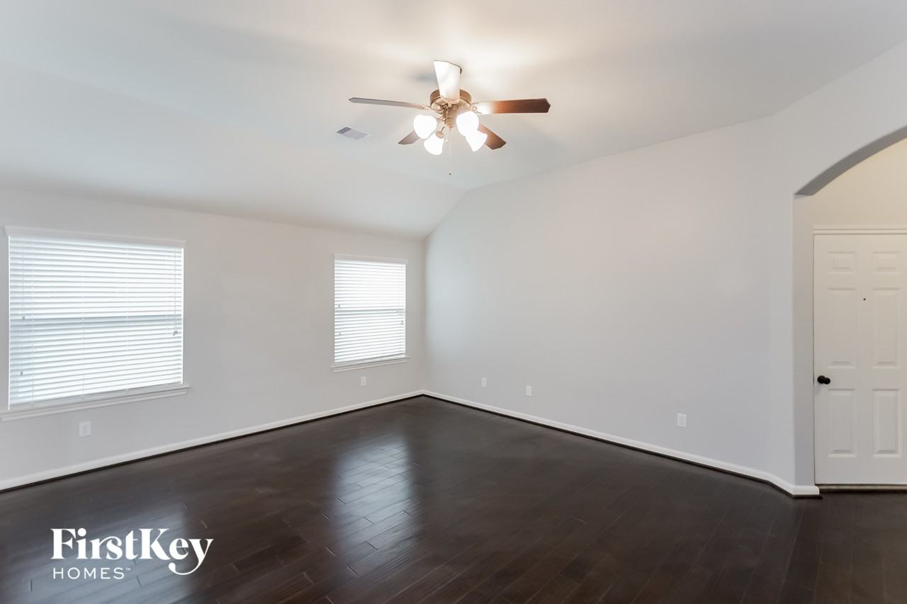 6522 Hunters Creek Lane - Photo 2 of 15