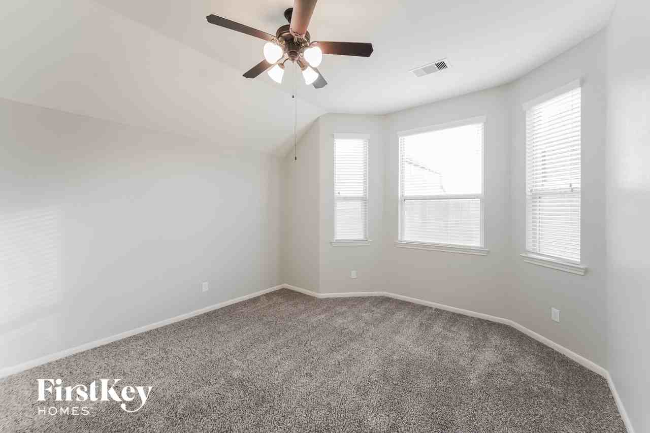 6522 Hunters Creek Lane - Photo 6 of 15