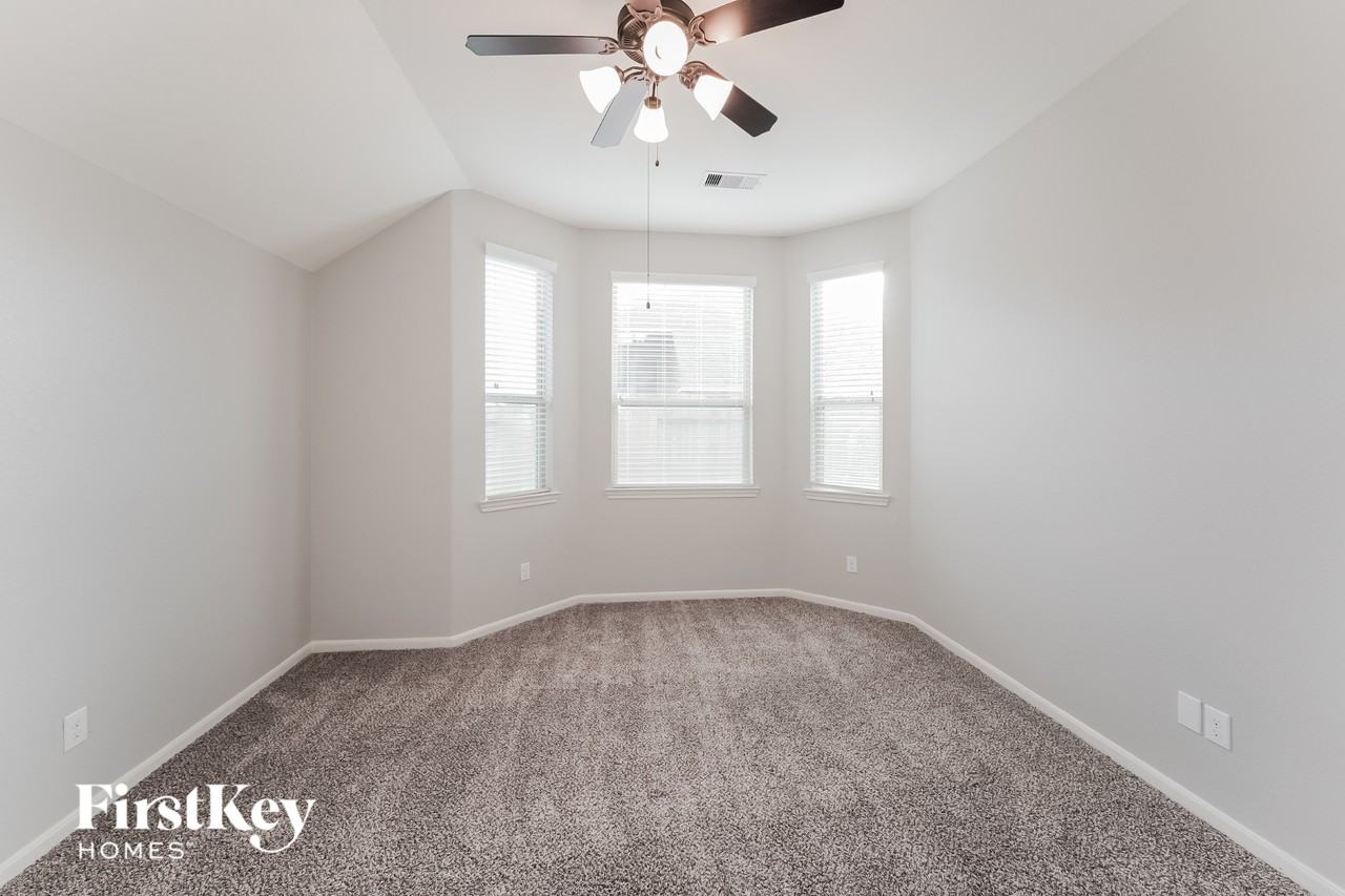 6522 Hunters Creek Lane - Photo 7 of 15