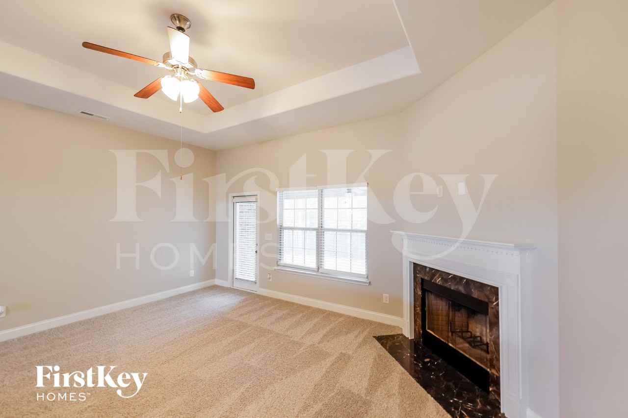 145 Hillcrest Dr - Photo 3 of 15