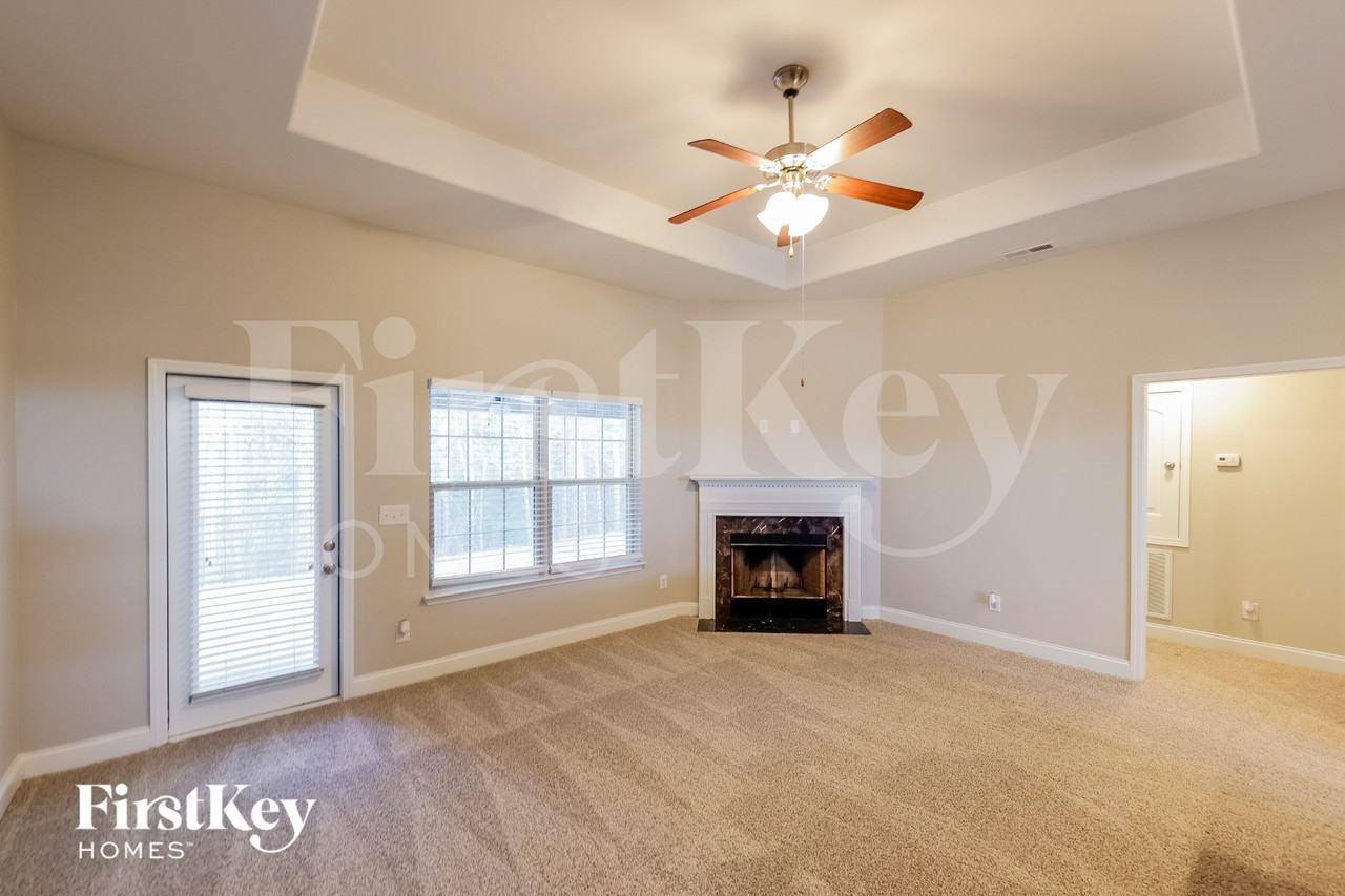 145 Hillcrest Dr - Photo 4 of 15