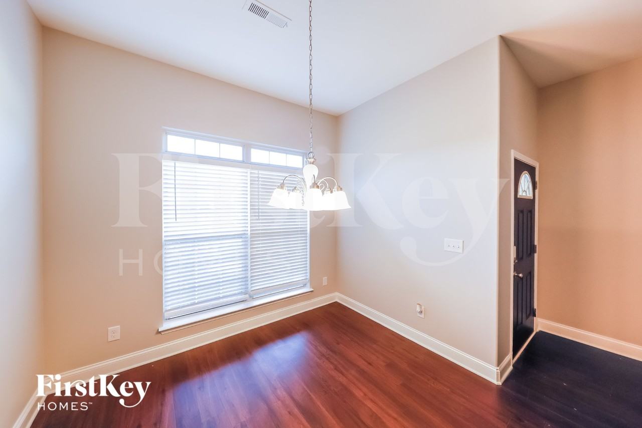 145 Hillcrest Dr - Photo 5 of 15