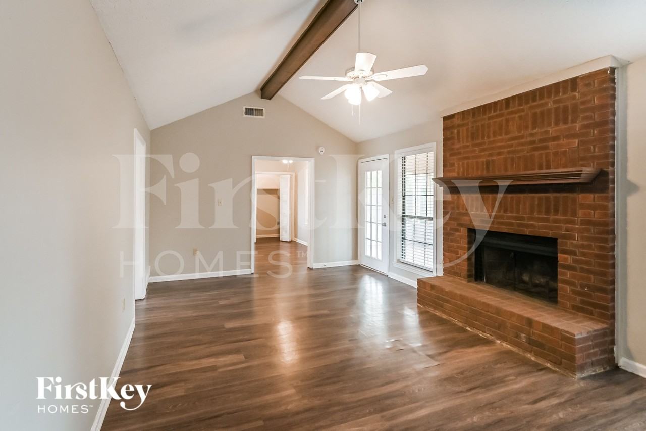 7185 Ransdorp Drive - Photo 4 of 16