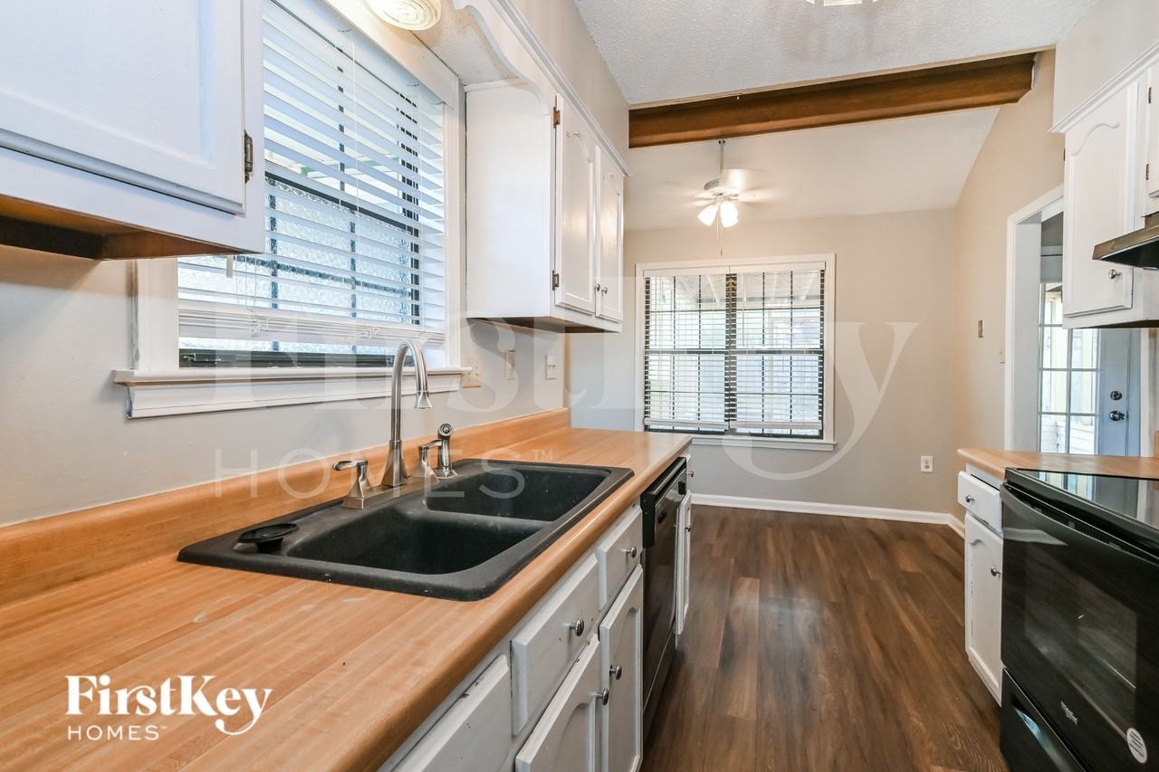 7185 Ransdorp Drive - Photo 7 of 16