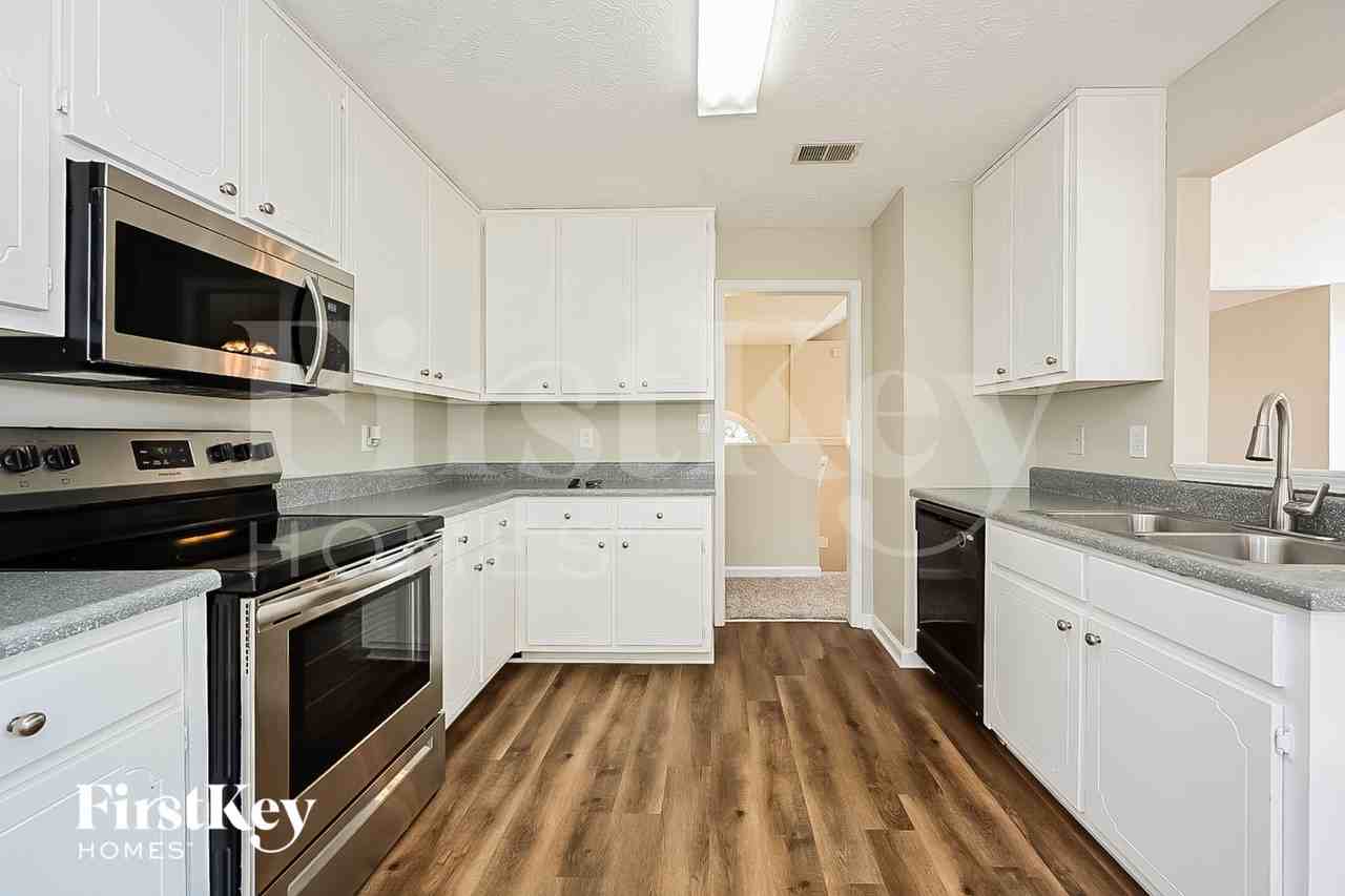 4049 Fieldway Rd - Photo 4 of 13