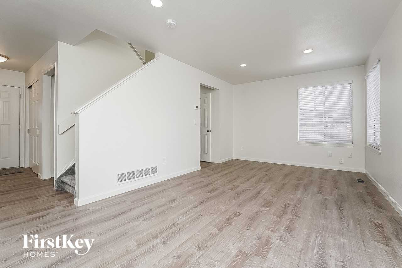 13177 Bryant Cir - Photo 2 of 13