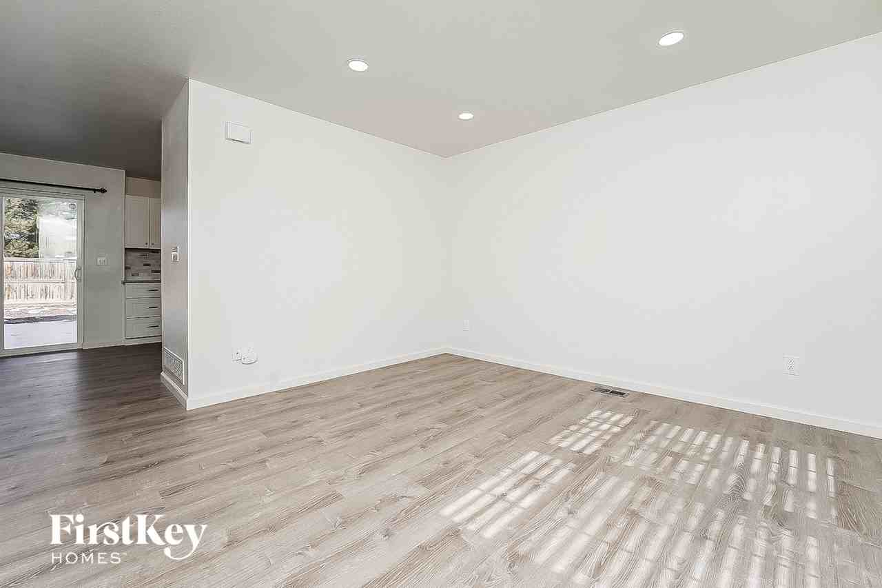 13177 Bryant Cir - Photo 3 of 13