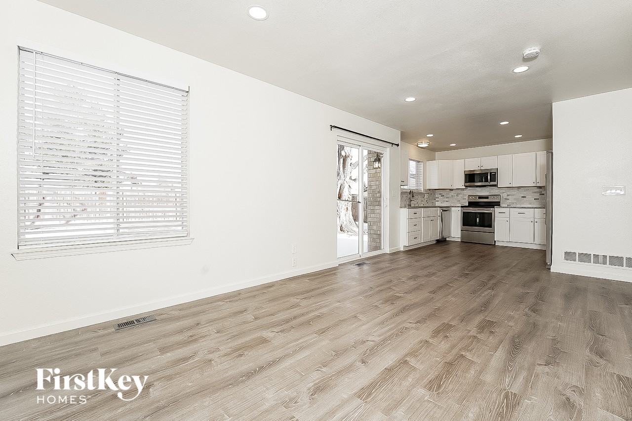 13177 Bryant Cir - Photo 4 of 13