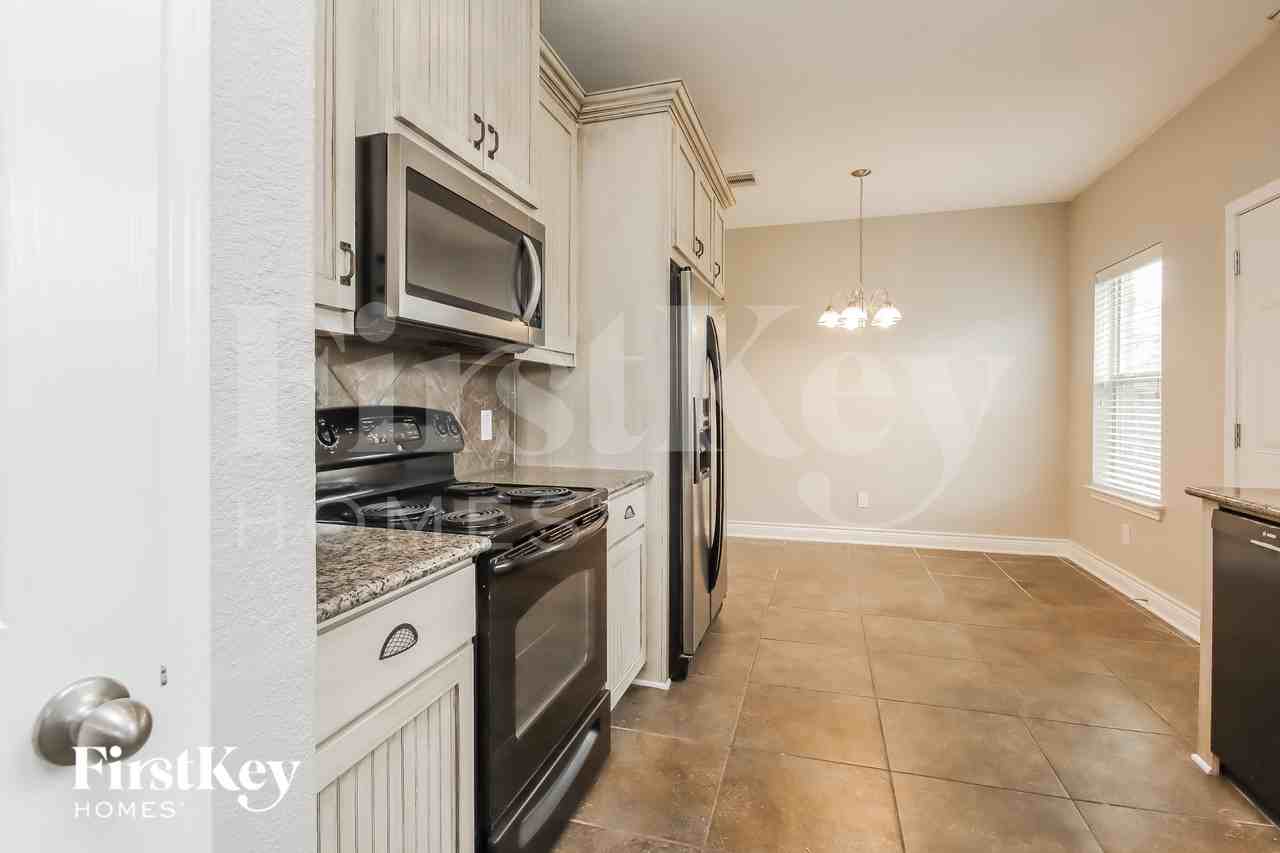 3040 Boxwood Springs Ln - Photo 5 of 15