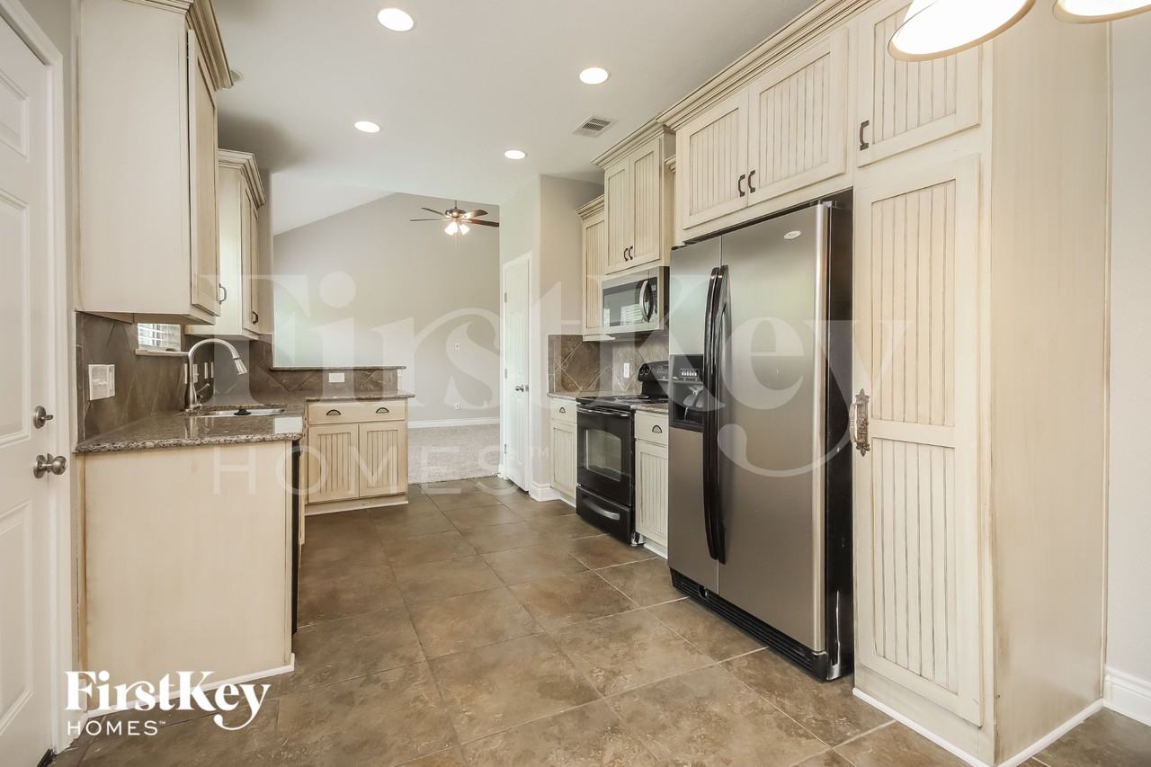 3040 Boxwood Springs Ln - Photo 7 of 15