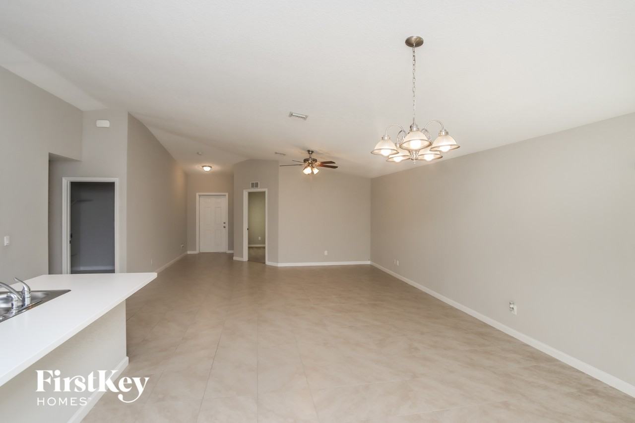 1525 Talbott St Se - Photo 4 of 15