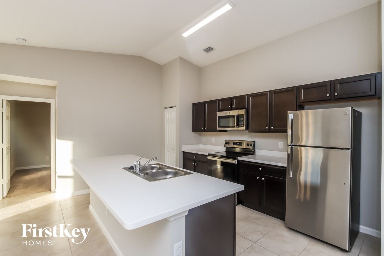 1525 Talbott St Se - Photo 5 of 15