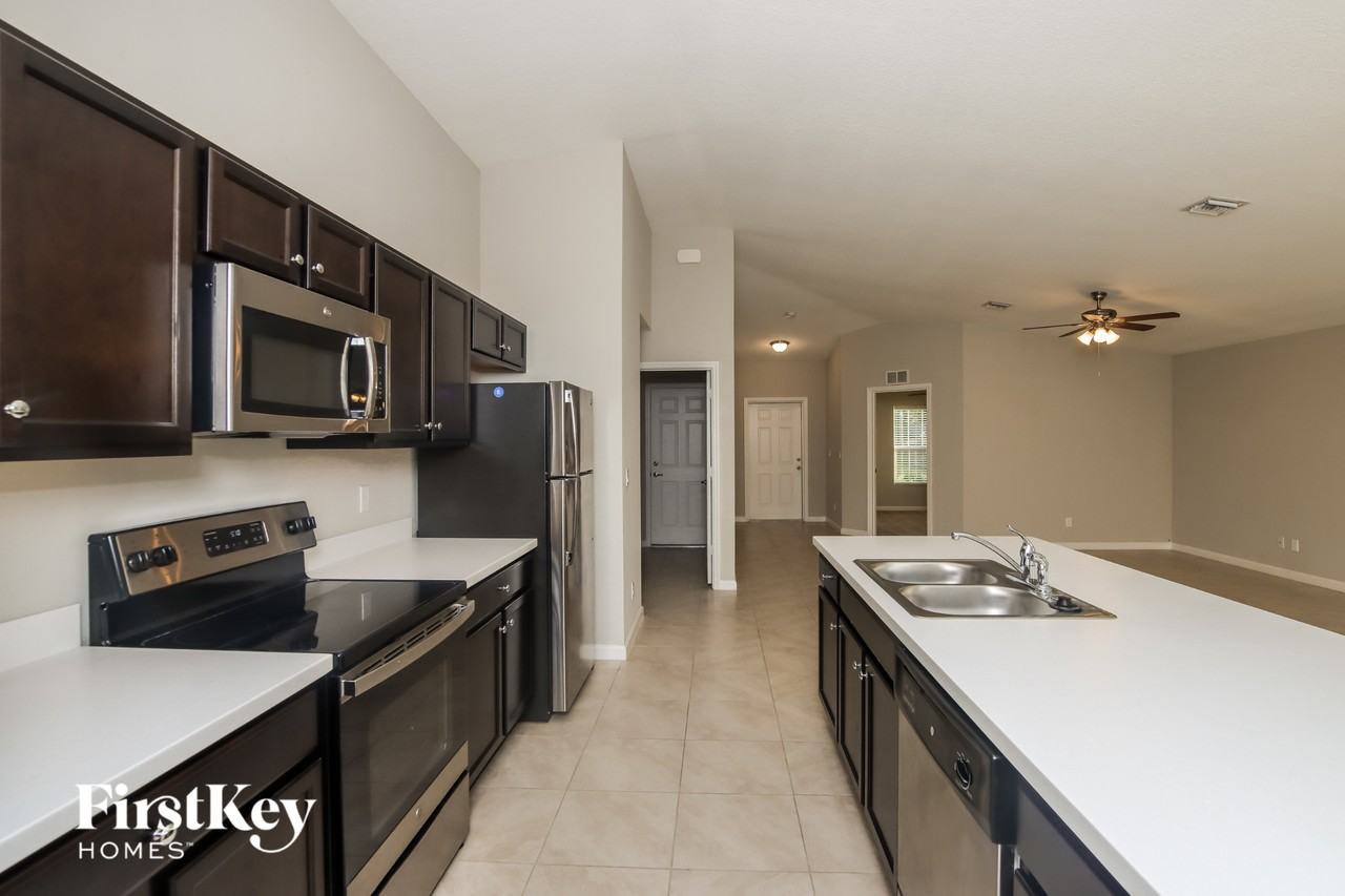 1525 Talbott St Se - Photo 6 of 15