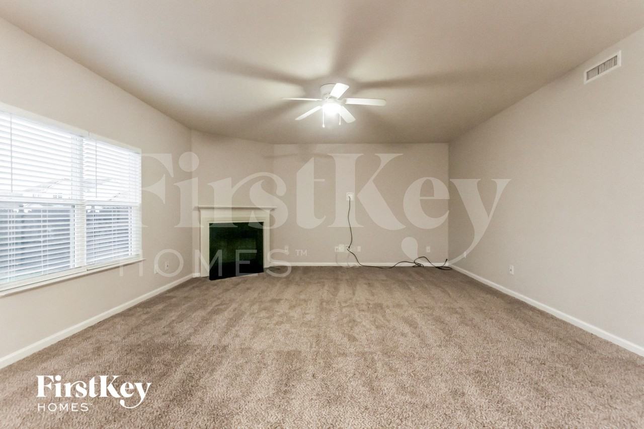 7715 Firecrest Ln - Photo 3 of 15