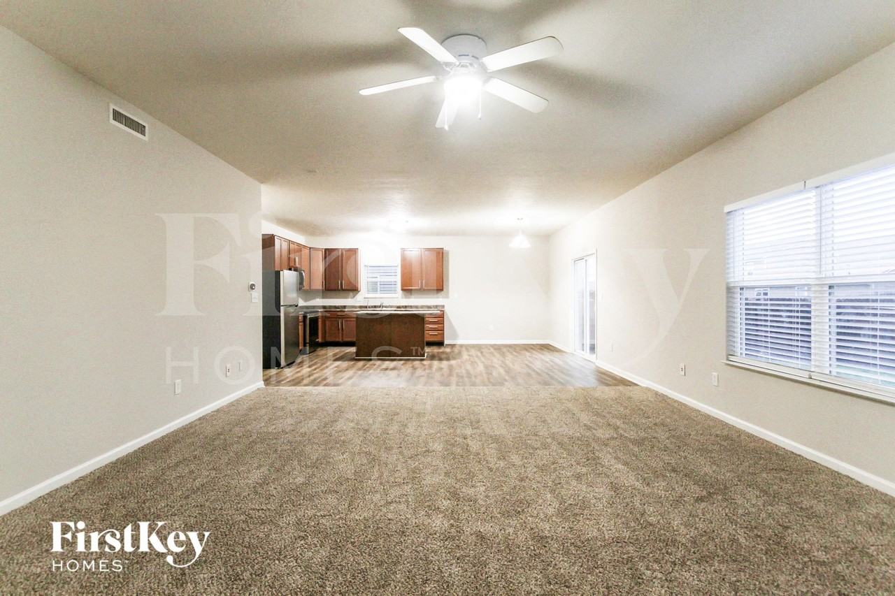 7715 Firecrest Ln - Photo 4 of 15