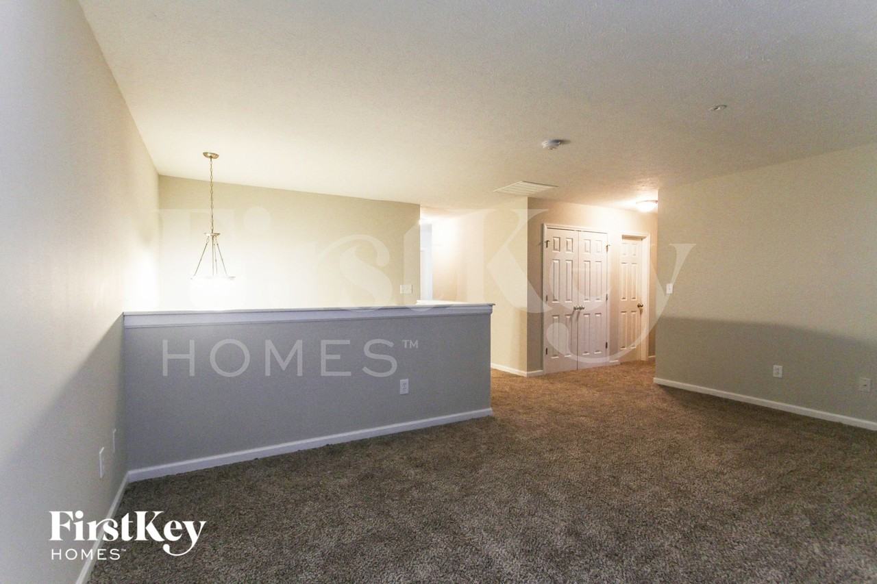 7715 Firecrest Ln - Photo 7 of 15