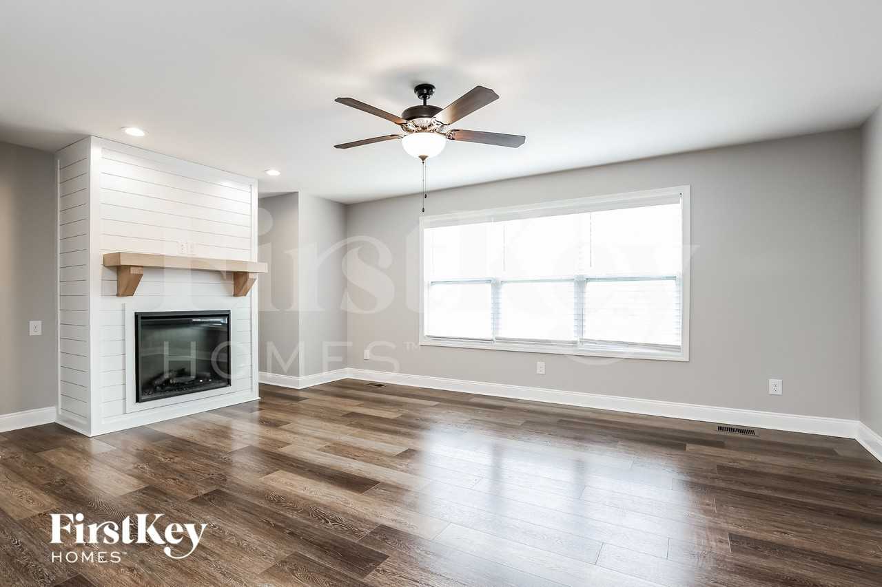 1309 Harmon Ln - Photo 3 of 15