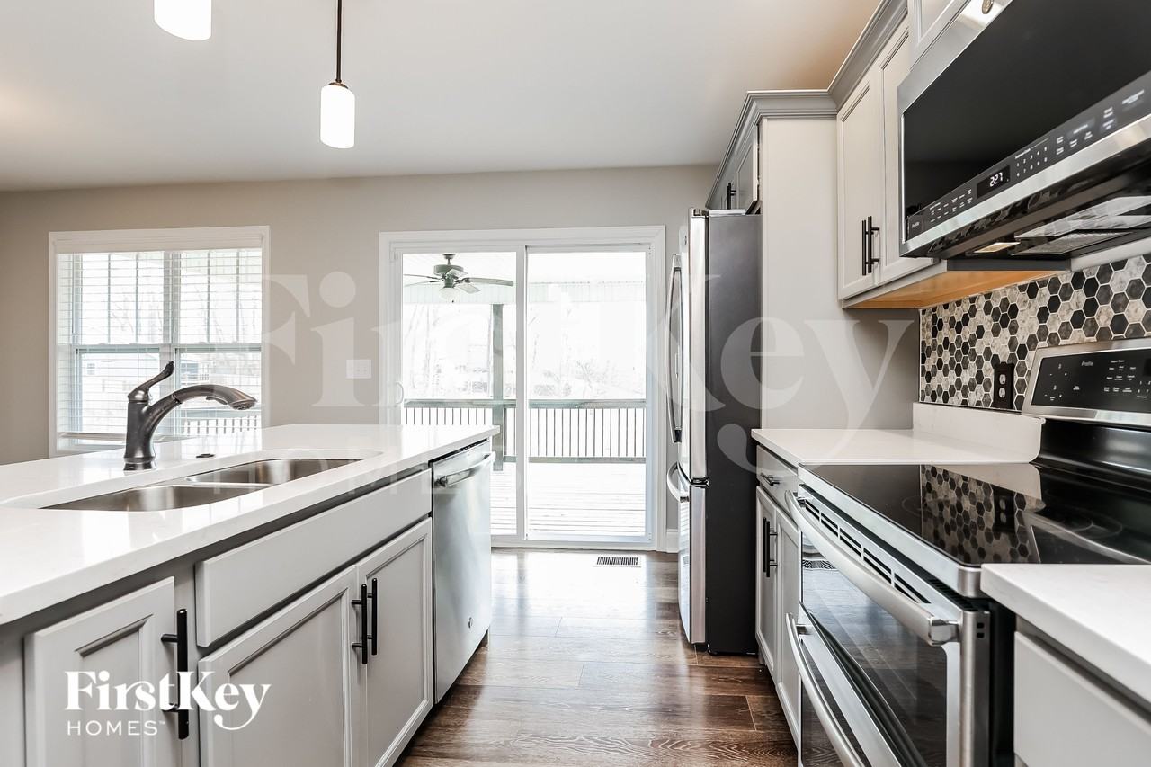 1309 Harmon Ln - Photo 6 of 15