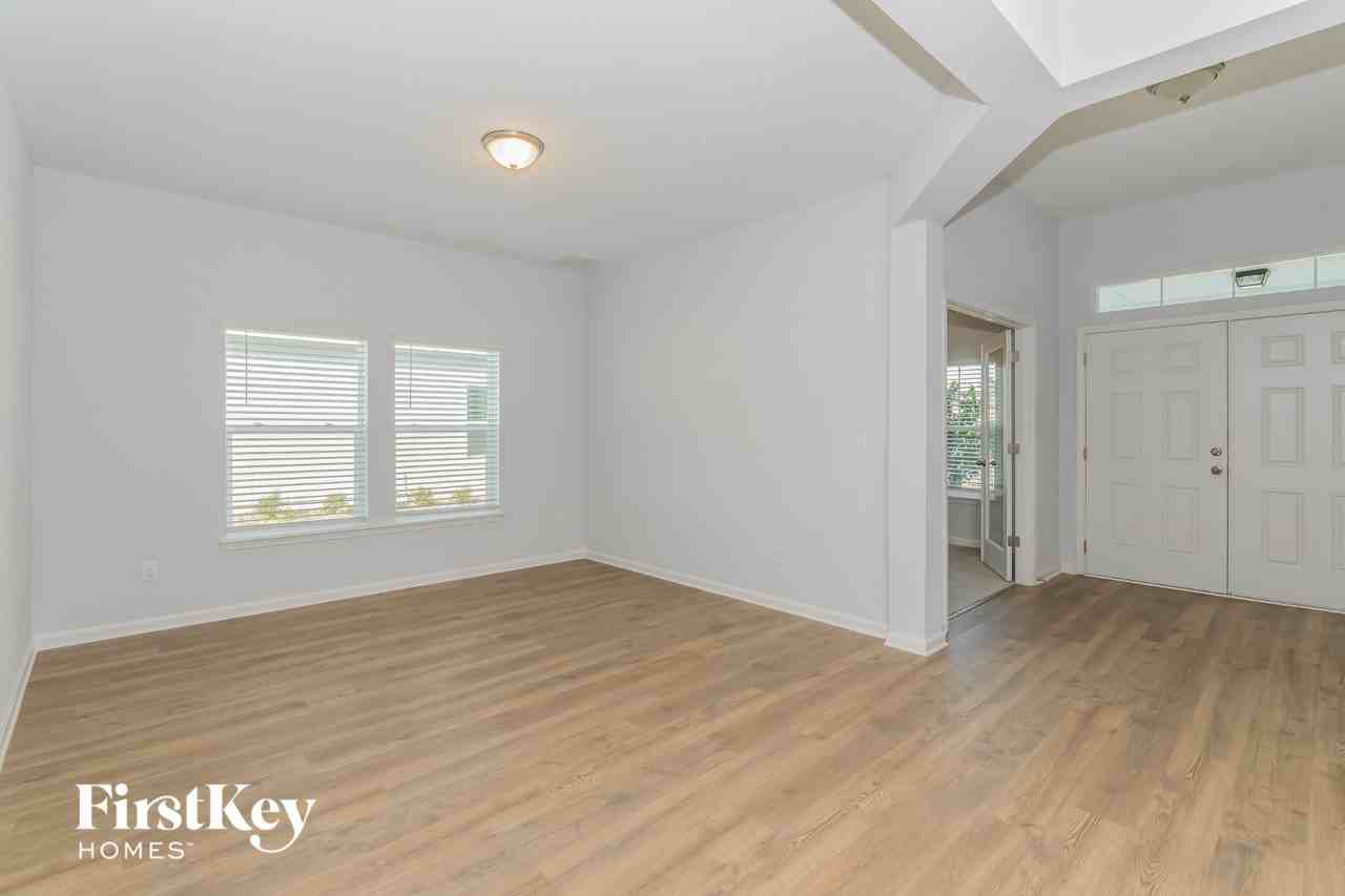 3614 Oglebay Dr - Photo 2 of 15