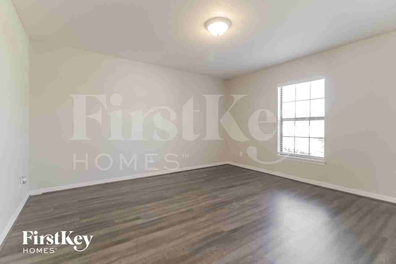 416 Miles Blvd - Photo 2 of 15