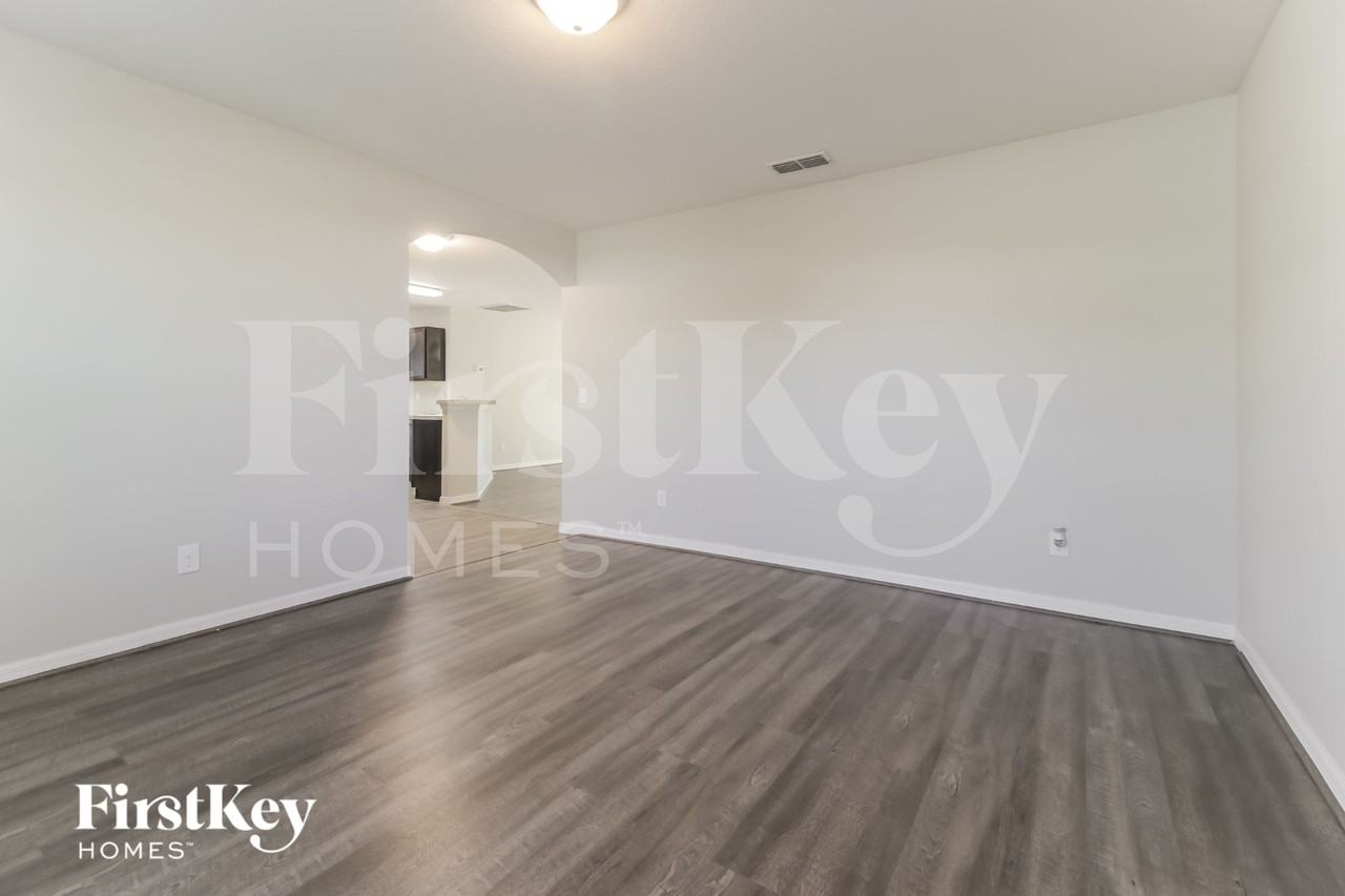 416 Miles Blvd - Photo 3 of 15