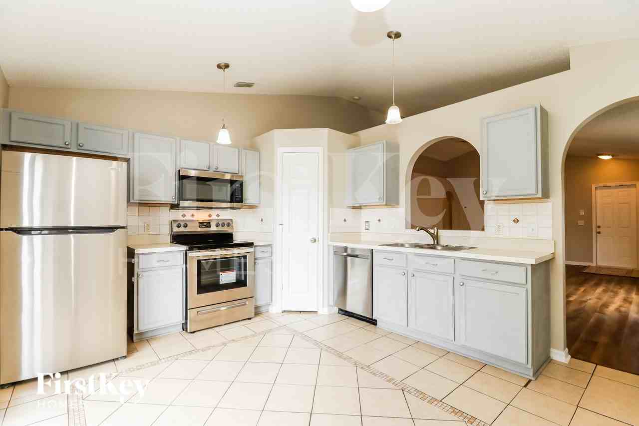 3134 Whispering Trails St - Photo 5 of 15